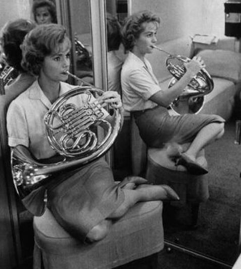 Debbie Reynolds playing the French horn
