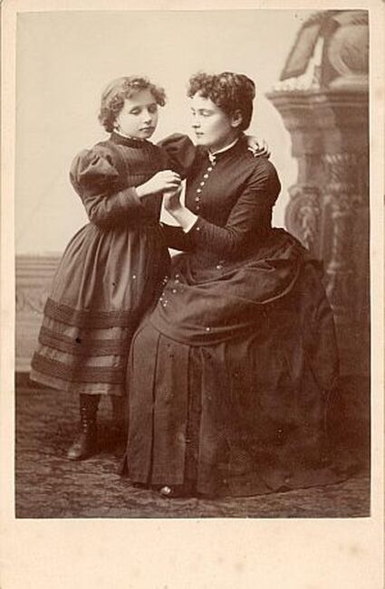 Annie Sullivan with young Helen Keller