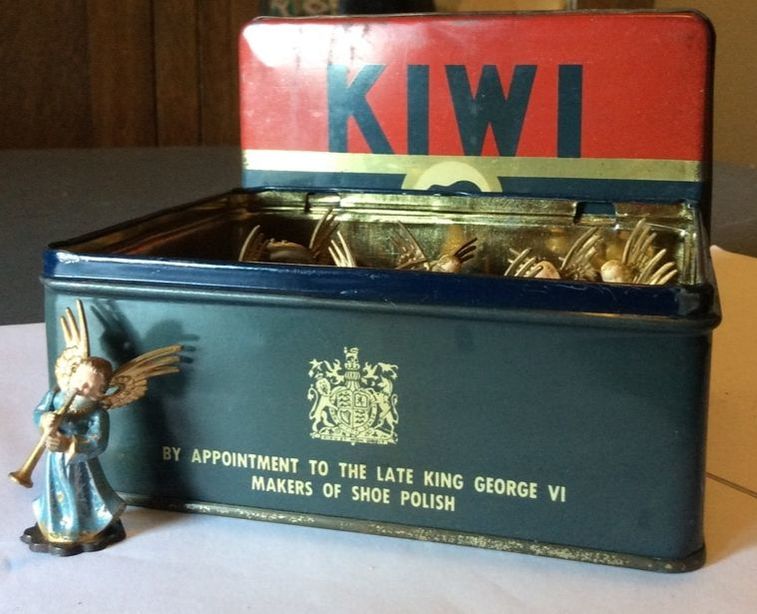 Kiwi Shoe polishing kit