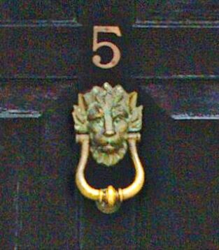 what’s the significance of lion’s head door knockers?